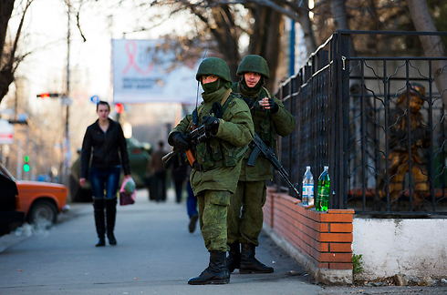 Unidentified soldiers in Crimea (Photo: Reuters)