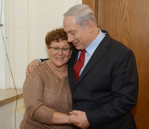 Miriam Peretz with Netanyahu (Photo: Amos Ben-Gershom/GPO) (Photo: Amos Ben-Gershom/GPO)
