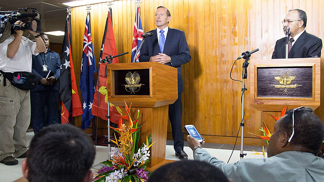 ראש ממשלת אוסטרליה אופטימי: "קרובים לגלות מה קרה למטוס" (צילום: AFP) (צילום: AFP)