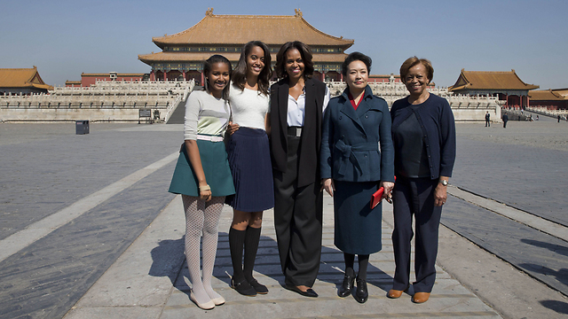 מישל אובמה והבנות בביקור בסין (צילום: AFP) (צילום: AFP)