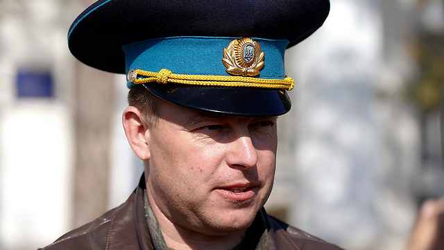 קולונל יולי ממצ'ור השבוי בידי הכוחות הפרו-רוסיים (צילום: רויטרס) (צילום: רויטרס)