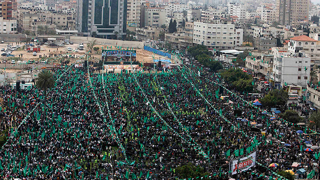 Tens of thousands attend rally (Photo: Reuters)