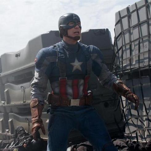 חוזר לעוד אחד. כריס אוואנס כקפטן אמריקה ()