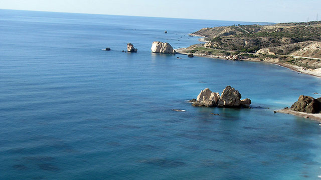 סלע אפרודיטה המפורסם של קפריסין (צילום: מורן אזולאי) (צילום: מורן אזולאי)