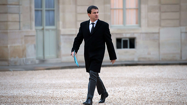 ממשרד הפנים למשרד ראש הממשלה. ואלס בארמון האליזה בפריז (צילום: AFP) (צילום: AFP)