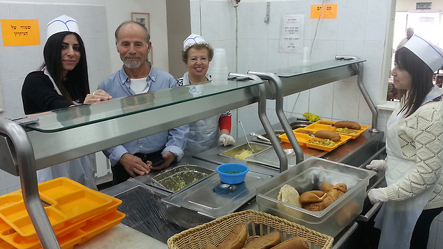 חלוקת מזון, עמותת "באר שובע" בבאר שבע         (צילום: רועי עידן) (צילום: רועי עידן)