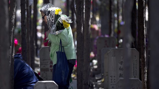 יום טאטוא הקברים בסין (צילום: AP) (צילום: AP)