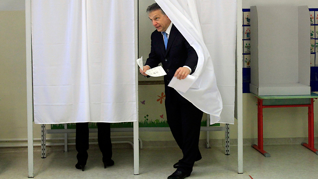 אימת המשקיעים הזרים. ראש הממשלה אורבן לאחר הצבעתו בבודפשט (צילום: רויטרס) (צילום: רויטרס)