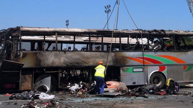 A burnt bus after the Burgas bombings (Photo: AP) ((Photo: AP))