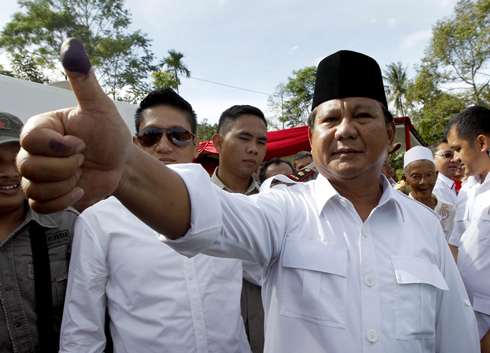 גנרל לשעבר. ראש מפלגת "תנועת אינדונזיה הגדולה" פראבוו סוביאנטו (צילום: EPA) (צילום: EPA)