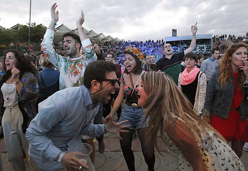 קהל בפרימוורה 2013. היפסטרים, הם בברצלונה (צילום: EPA) (צילום: EPA)
