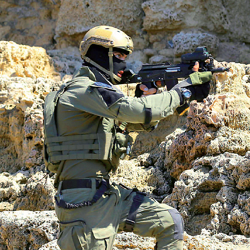 Specialized weaponry and uniforms (Photo: Gadi Kabalo)  (Photo: Gadi Kabalo)