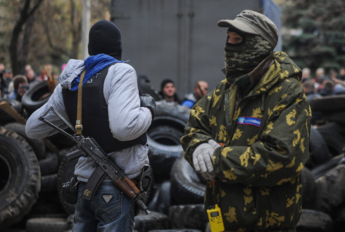 החמושים הפרו-רוסים במזרח אוקראינה (צילום: EPA) (צילום: EPA)