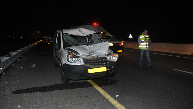 הרכב הפוגע בזירת התאונה בכביש החוף (צילום: ג'ורג' גינסבורג) (צילום: ג'ורג' גינסבורג)
