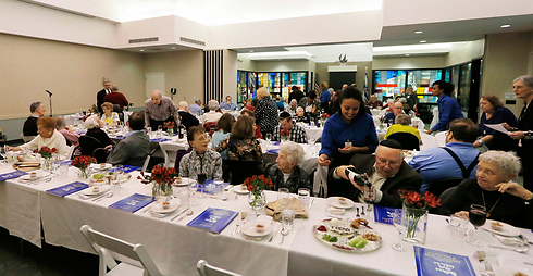 Seder at Village Shalom retirement community (photo: AP)