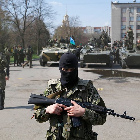 חמושים במזרח אוקראינה (צילום: AP) (צילום: AP)