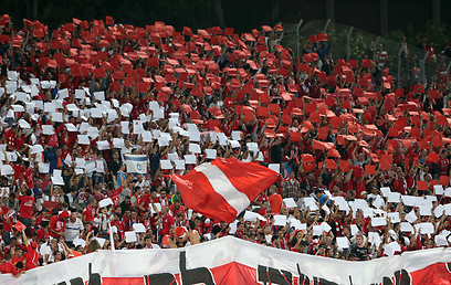 הים האדום באצטדיון ר"ג (צילום: אורן אהרוני) (צילום: אורן אהרוני)