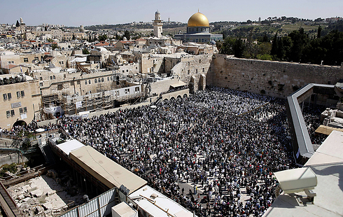 The Priestly Blessing at the Western Wall, Passover 2014 (Photo: AFP)