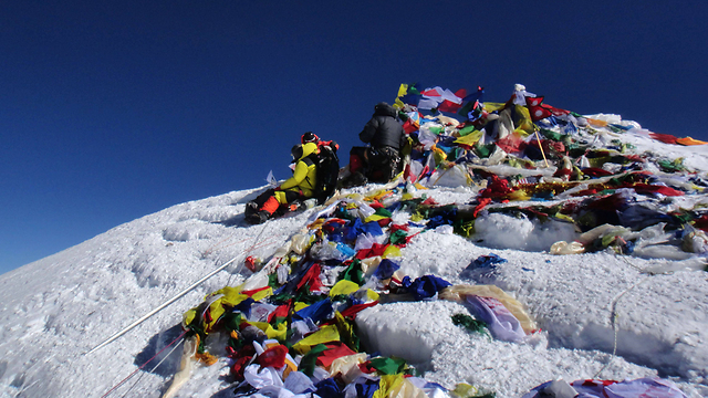 4,000 מטפסים הגיעו לפסגה (צילום: AFP) (צילום: AFP)