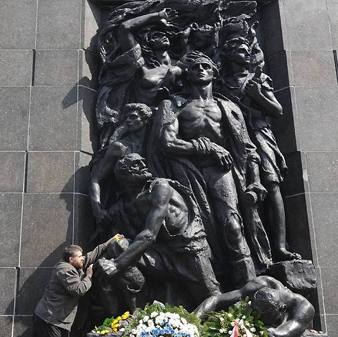 The Ghetto Heroes Monument in Warsaw (Photo: AP)