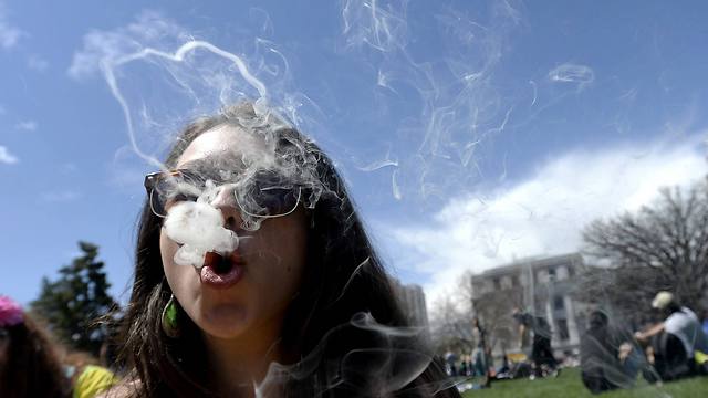 חוגגים את חוק העישון בקולורדו (צילום: רויטרס) (צילום: רויטרס)