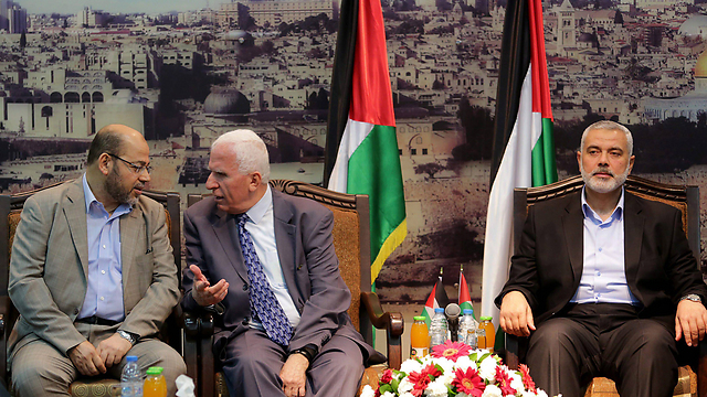 Fatah-Hamas reconciliation talks (Photo: EPA)