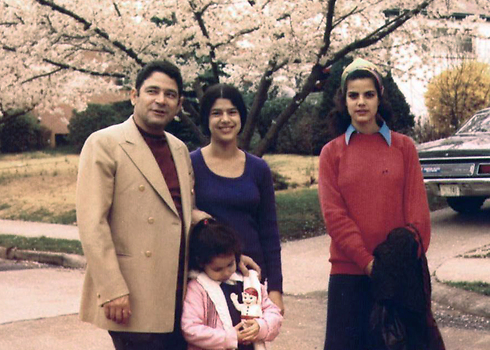 ג'ו אלון בוושינגטון עם אשתו רחל ובנותיהם דליה ויעל ()