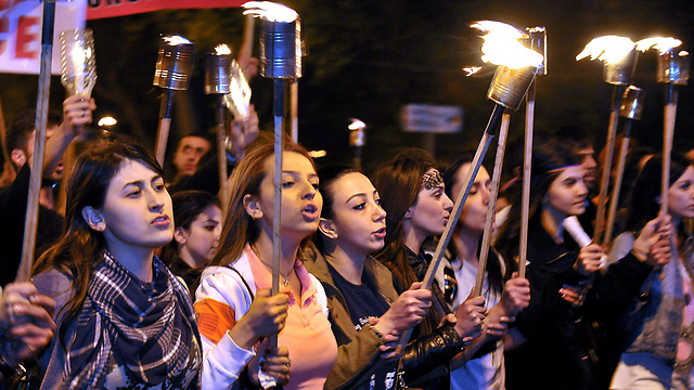 זוכרות. טקס זיכרון לנרצחים הארמנים בירבאן (צילום: AFP) (צילום: AFP)