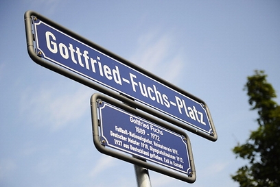 שלט בכיכר על שמו של פוקס בגרמניה (צילום: גטי אימג'ס) (צילום: גטי אימג'ס)