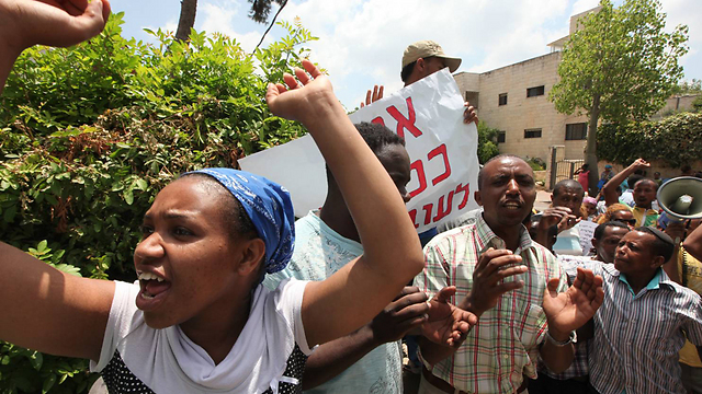 Recent protest at absorption center in Mevaseret Zion (Photo: Gil Yohanan) (Photo: Gil Yohanan)