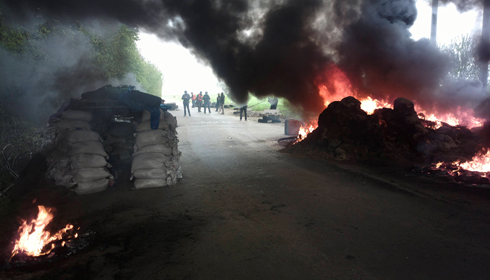 התבערה במזרח אוקראינה, היום (צילום: AP) (צילום: AP)