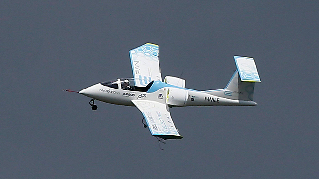 מאץ' בטר פלייס. המטוס החשמלי באוויר (צילום: MCT) (צילום: MCT)