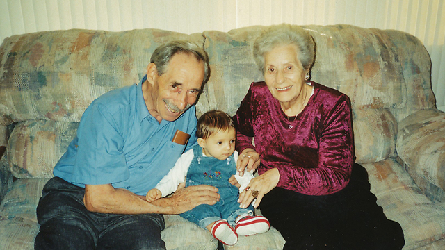 ליאל פריד עם סבתא רבתא ()
