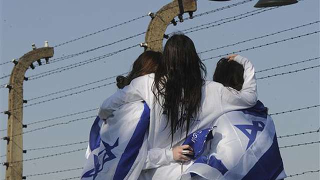 Israelis at Auschwitz-Birkenau (Photo: AP)