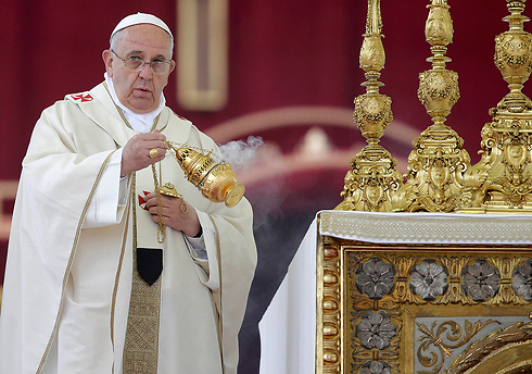 האפיפיור פרנסיסקוס. לא יגיע לבד (צילום: רויטרס) (צילום: רויטרס)