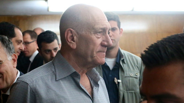 Olmert in court (Photo: Motti Kimchi)