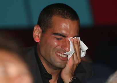 אנדי רם ממרר בבכי במסיבת העיתונאים (צילום: אורן אהרוני) (צילום: אורן אהרוני)
