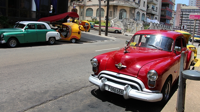 מכוניות משנות ה-50 הן מראה די נפוץ שם. כביש קובני (קרדיט: נועה בנוש) (קרדיט: נועה בנוש)