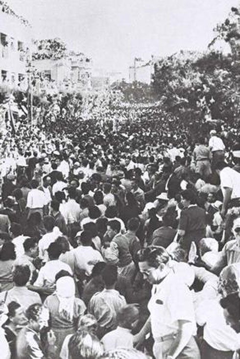 האזרחים הגיעו בהמוניהם (צילום: הוגו מנדלסון, לע"מ) (צילום: הוגו מנדלסון, לע
