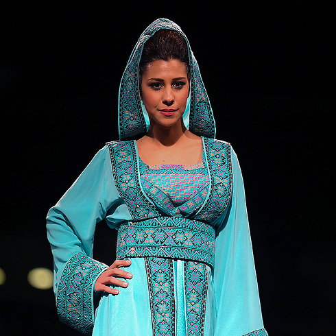 A Palestinian model presents traditional dress by designer Um Abdullah Abzrieh (Photo: EPA) (Photo: EPA)