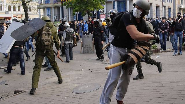 העימותים הגיעו גם לעיר החוף בדרום אוקראינה (צילום: רויטרס) (צילום: רויטרס)