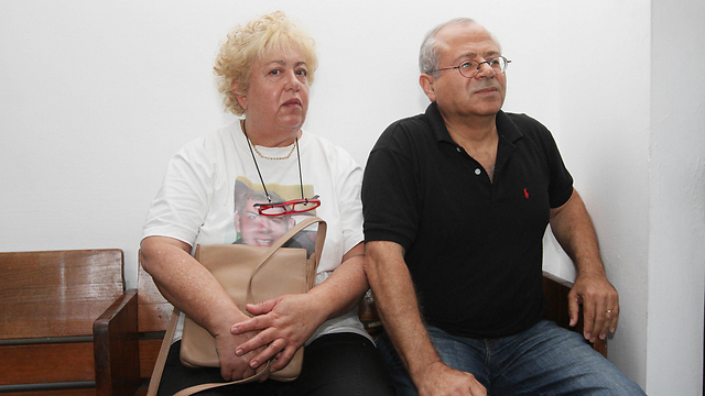 הוריו של רענן לוי ז"ל, בבית המשפט היום (צילום: עידו ארז) (צילום: עידו ארז)
