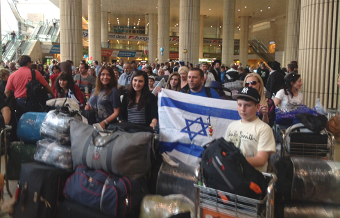 Ukrainian immigrants arrive in Israel earlier this year (Photo: ICEJ Staff) (Archive photo: ICEJ Staff)