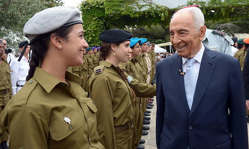 Shimon Peres represents a more inspiring generation of politicians. (Photo: GPO/Chaim Tzach) (Photo: GPO/Chaim Tzach)