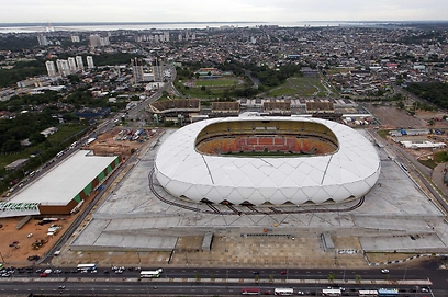 האצטדיון שנבנה במנאוס. עלותו חרגה ב-70 מיליון דולר מהמתוכנן (צילום: רויטרס) (צילום: רויטרס)