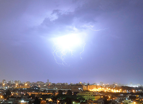 חורף בתל אביב (צילום: סתו חבצלת) (צילום: סתו חבצלת)