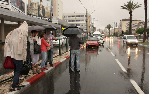 גשם בלתי פוסק גם בנתניה (צילום: עידו ארז) (צילום: עידו ארז)