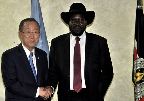מזכ"ל האו"ם עם נשיא דרום סודן סלבה קיר (צילום: EPA) (צילום: EPA)