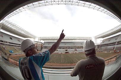 האיצטדיון בקויאבה. רונאלדו: "היו עובדים שם לולא המונדיאל?" (צילום: AFP) (צילום: AFP)