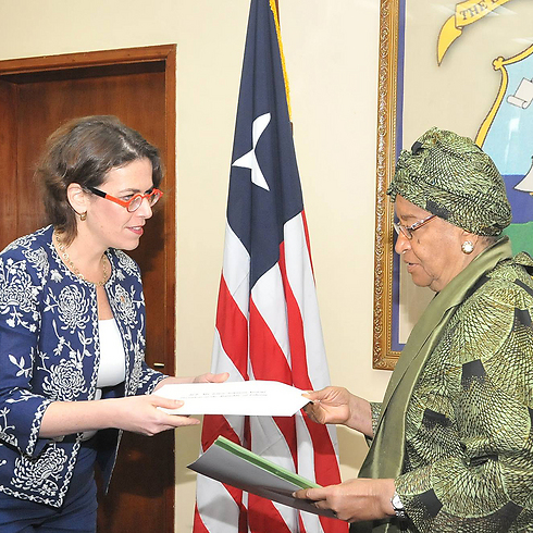 Israel's Ambassador to Ghana, Sharon Bar-li, presenting her credentials to Liberian President Ellen Johnson Sirleaf.
